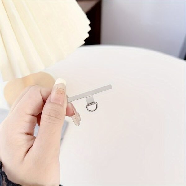 A Sturdy And Durable Metal Clip Hook for Mobile Phone Lanyards